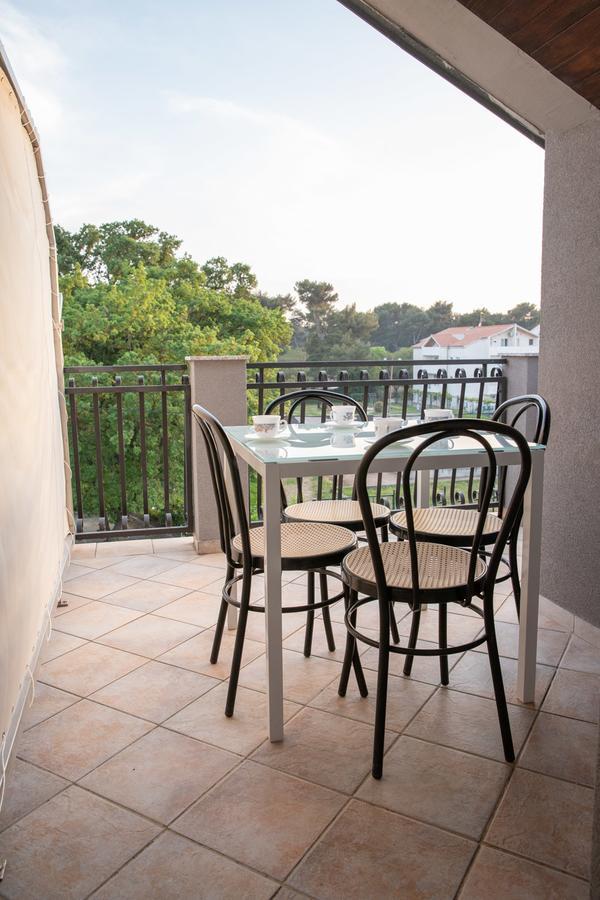 Apartmani Dina Biograd Na Moru Εξωτερικό φωτογραφία