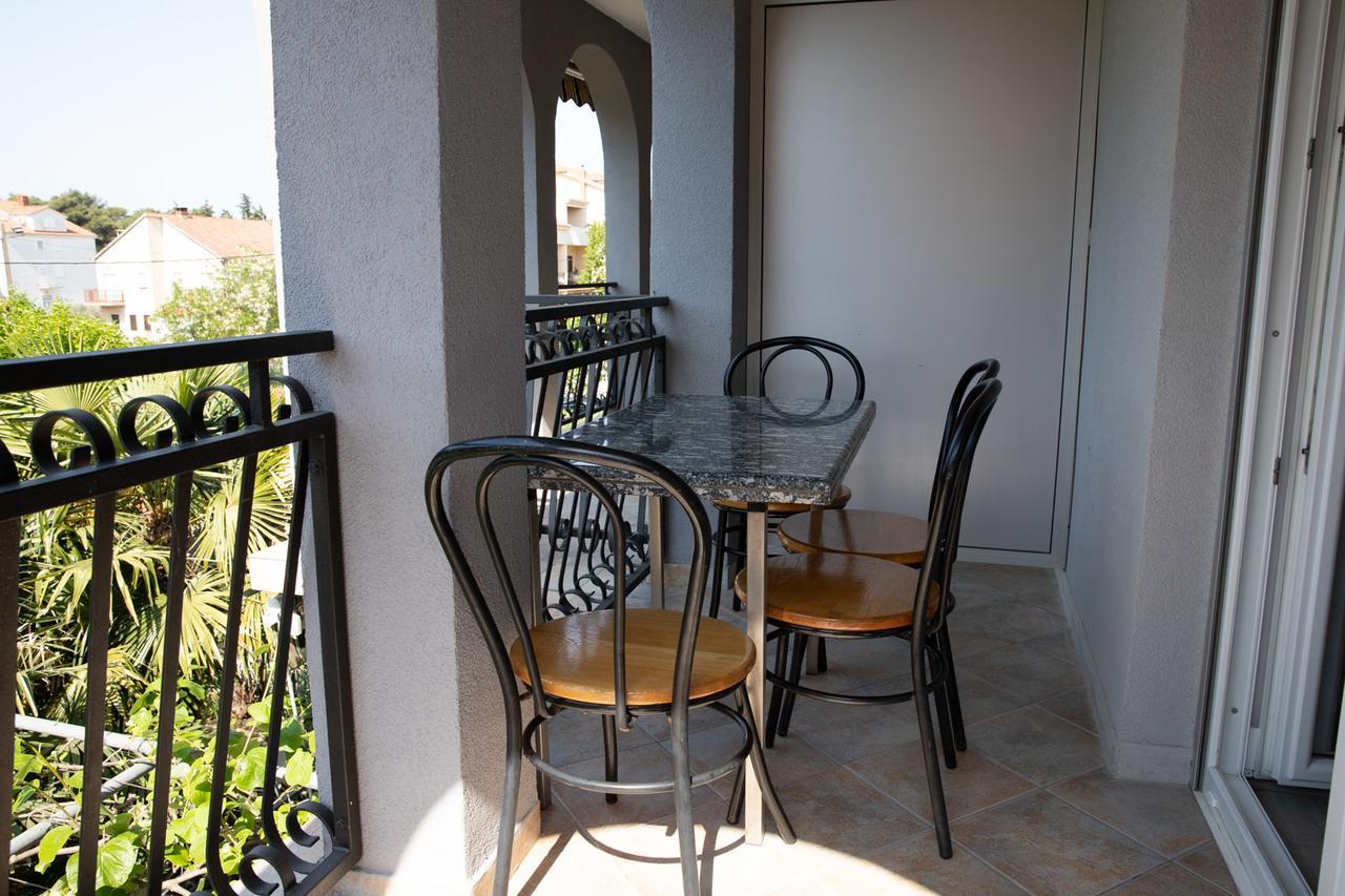 Apartmani Dina Biograd Na Moru Εξωτερικό φωτογραφία