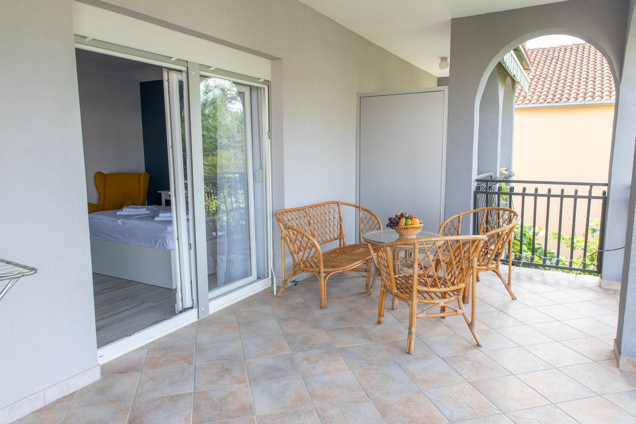 Apartmani Dina Biograd Na Moru Εξωτερικό φωτογραφία