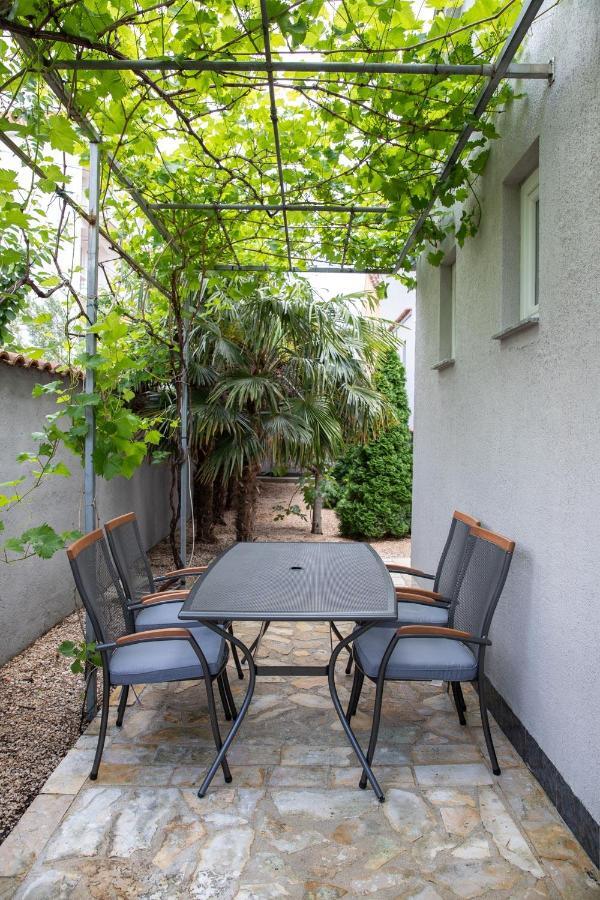 Apartmani Dina Biograd Na Moru Εξωτερικό φωτογραφία