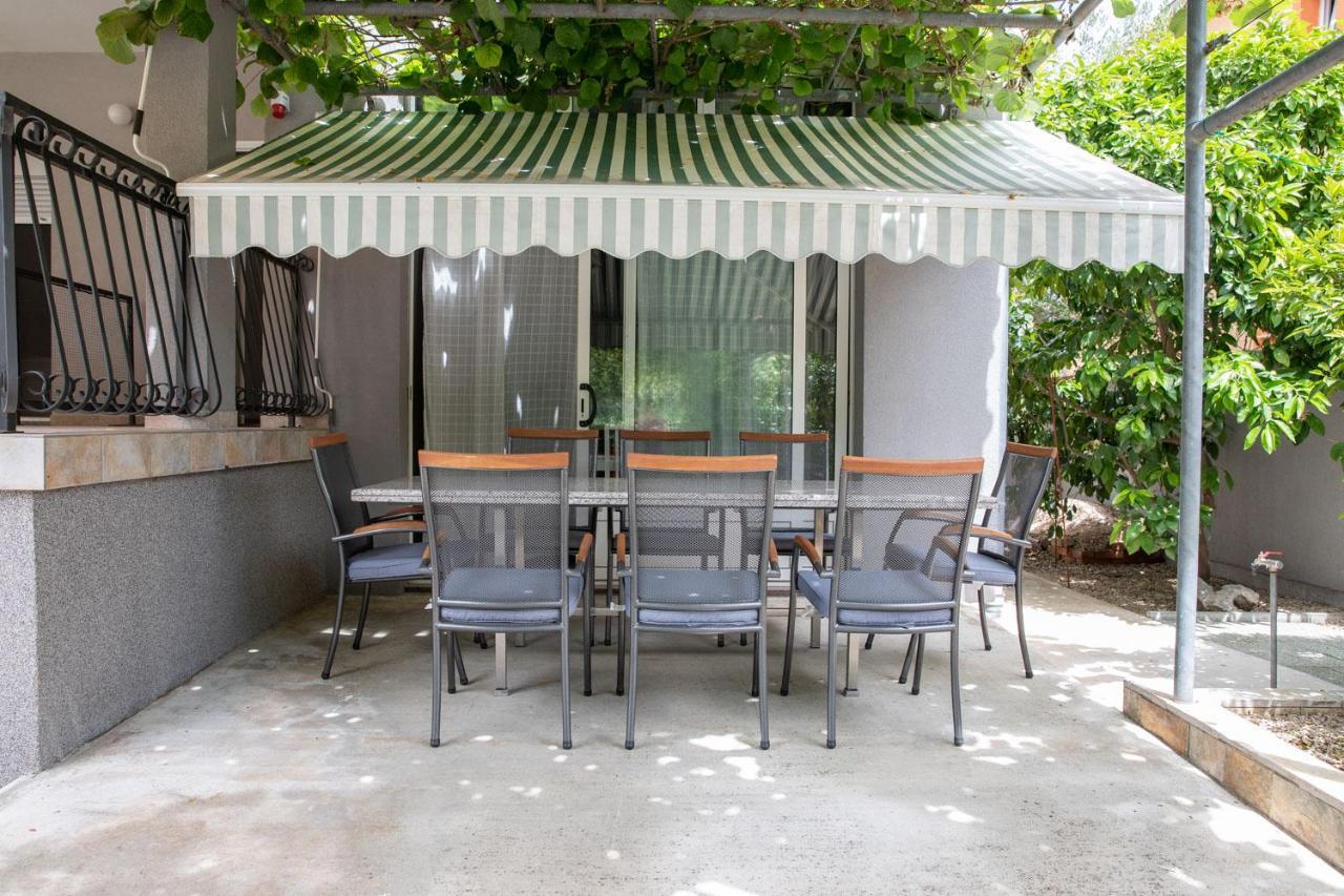 Apartmani Dina Biograd Na Moru Εξωτερικό φωτογραφία