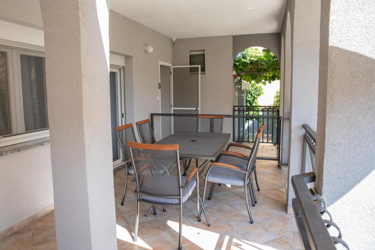 Apartmani Dina Biograd Na Moru Εξωτερικό φωτογραφία